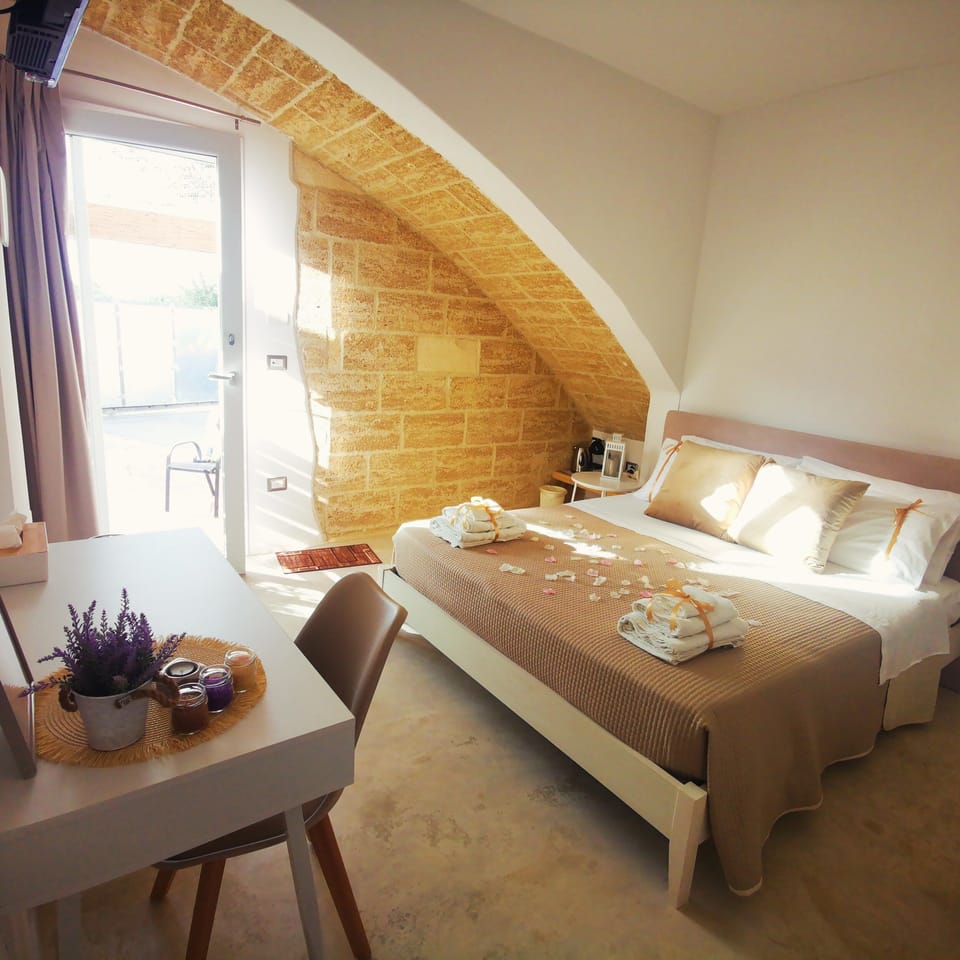 Luxury Room | Hypo-allergenic bedding, free WiFi