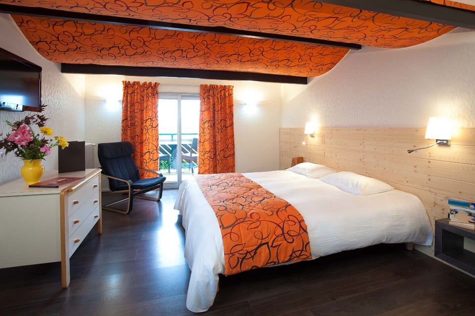 Superior Double Room | In-room safe, desk, soundproofing, cribs (free)