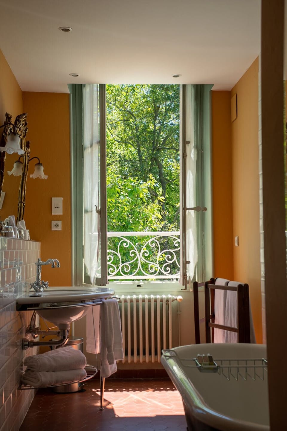 Family Room | Bathroom amenities | Bathtub, deep soaking tub, designer toiletries, hair dryer