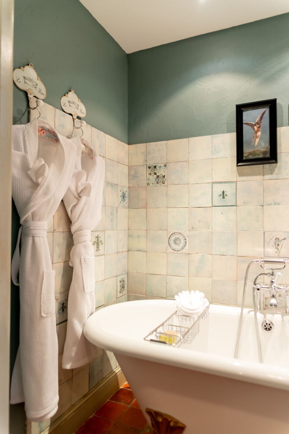 Bathtub, deep soaking tub, designer toiletries, hair dryer