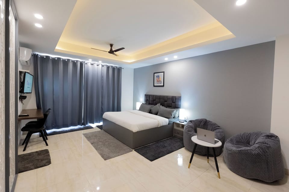 Studio, City View | In-room safe, desk, laptop workspace, blackout drapes