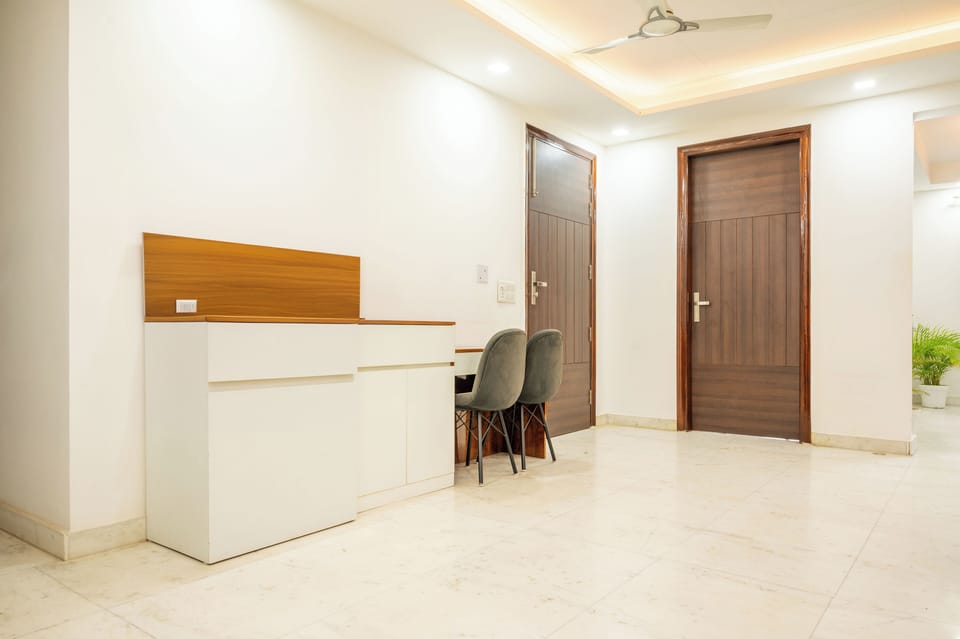 Studio, City View | Living area