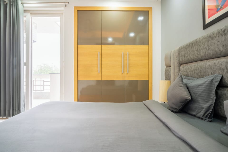 Studio, City View | In-room safe, desk, laptop workspace, blackout drapes
