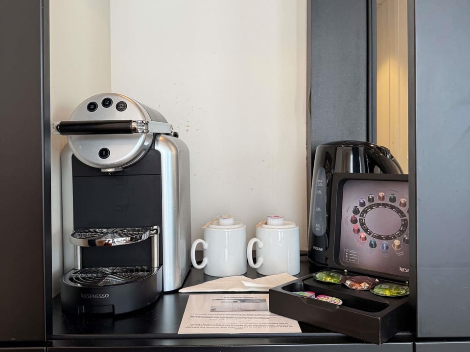 Privilege, Suite, 1 Double Bed with Sofa bed | In-room safe, individually furnished, desk, soundproofing