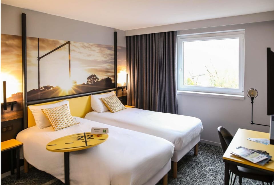 In-room safe, desk, soundproofing, free WiFi