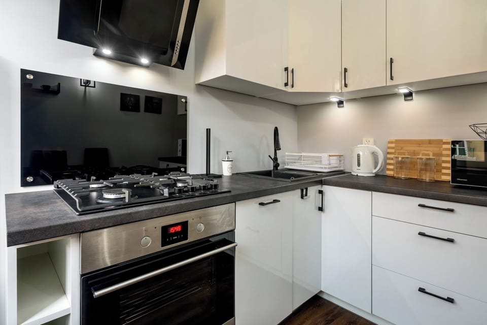 Apartment, City View | Private kitchen | Electric kettle