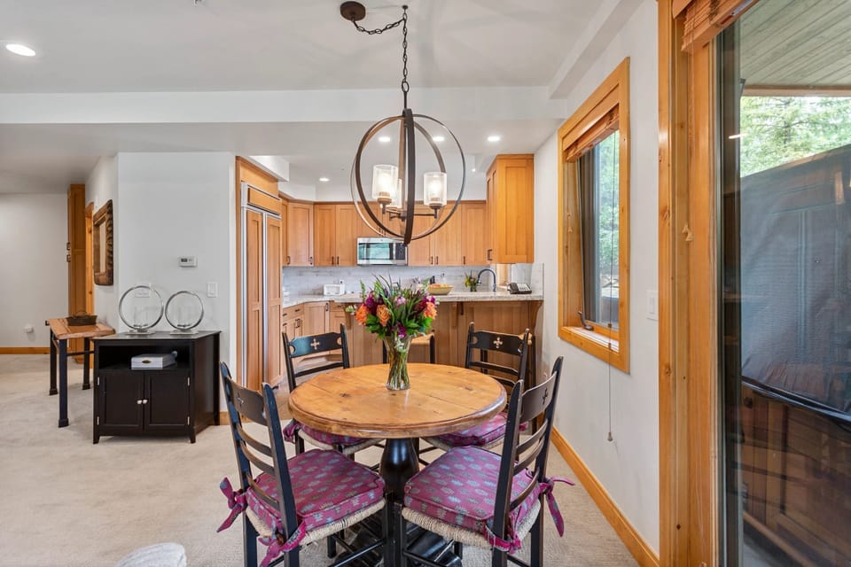 Condo, 1 Bedroom | Dining