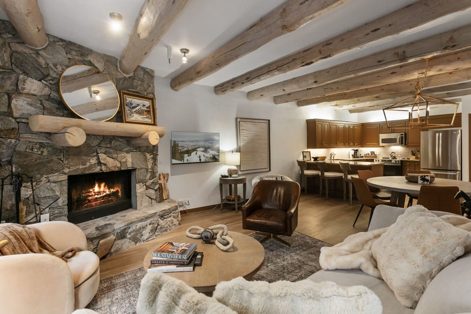 Condo, 2 Bedrooms | Living area | Smart TV