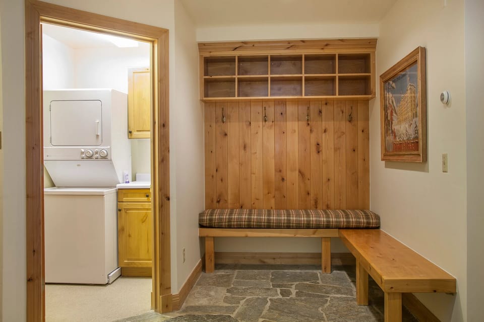 Condo, 2 Bedrooms | Interior
