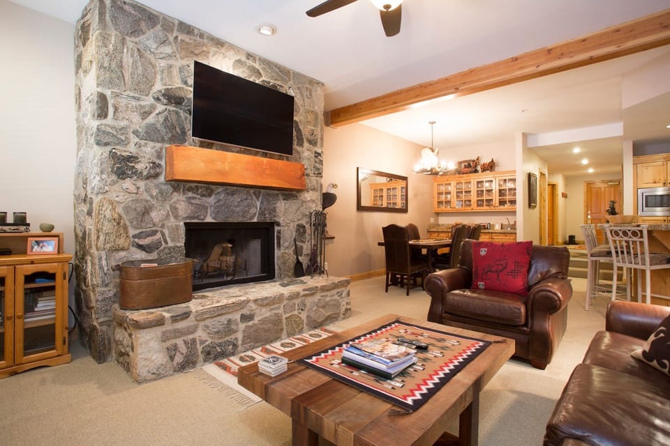 Condo, 2 Bedrooms | Living area | Smart TV