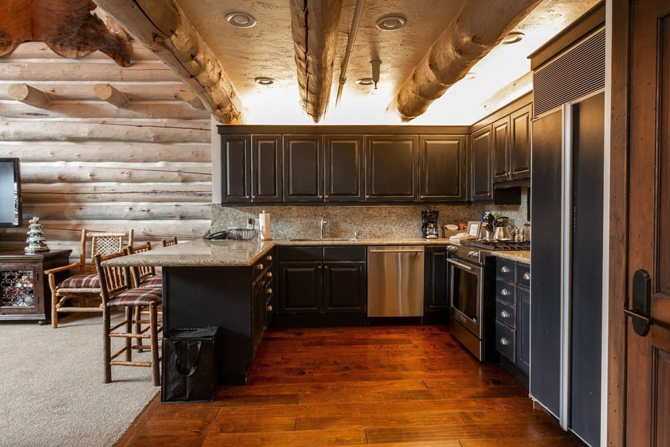 Condo, 2 Bedrooms | Private kitchen | Fridge, oven, coffee/tea maker, toaster