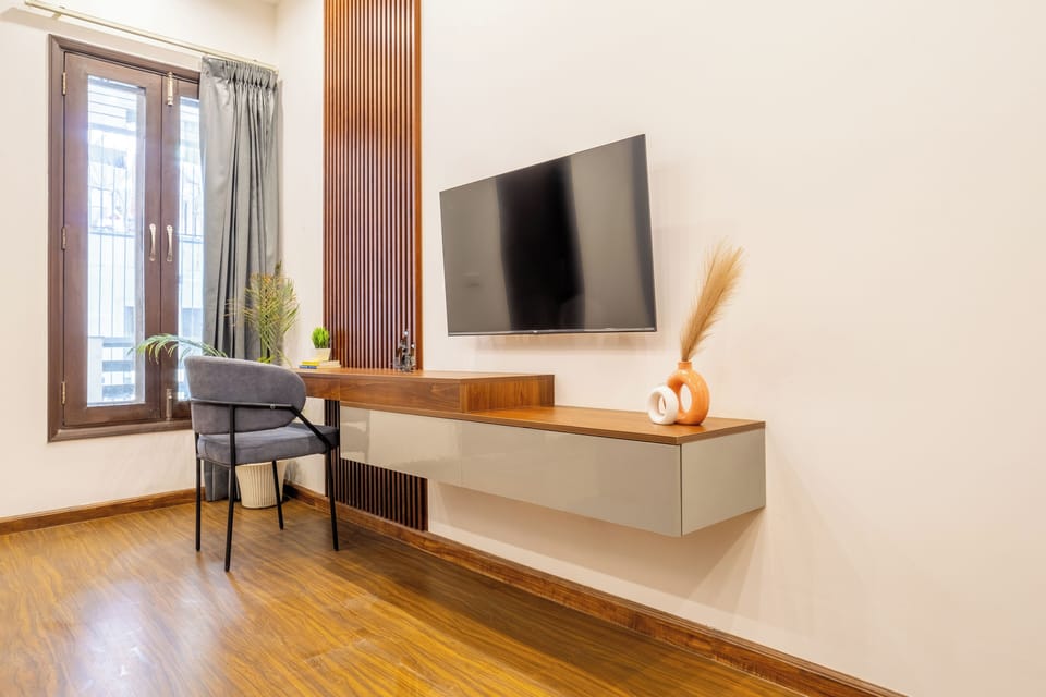 Studio, City View | In-room safe, desk, laptop workspace, blackout drapes
