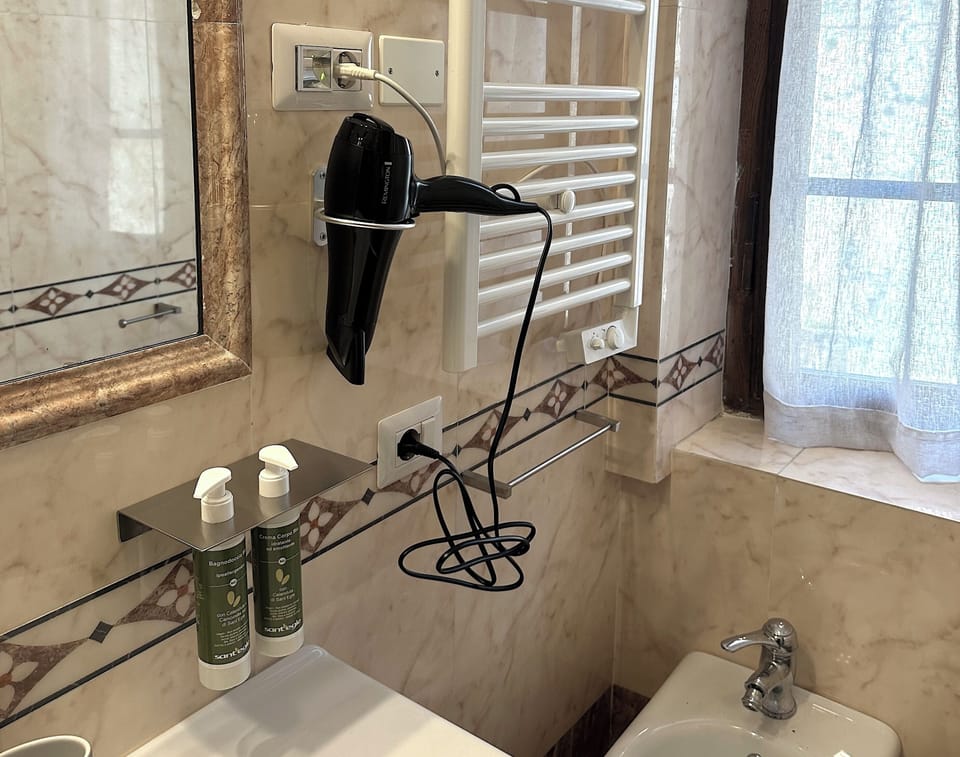 Superior Room, City View | Bathroom | Shower, free toiletries, hair dryer, bidet