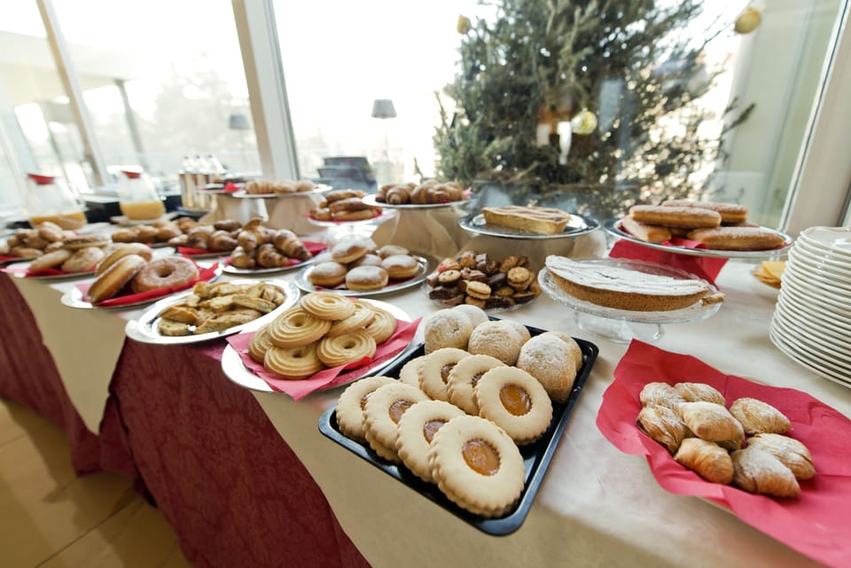 Daily buffet breakfast (EUR 9 per person)