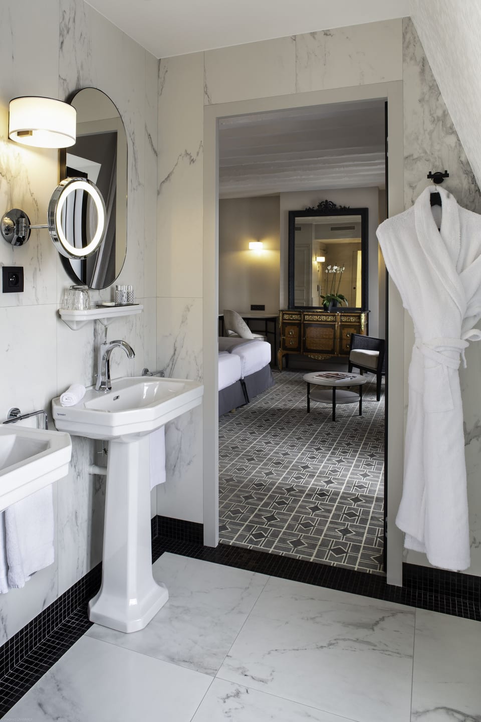 Junior Suite | Bathroom shower