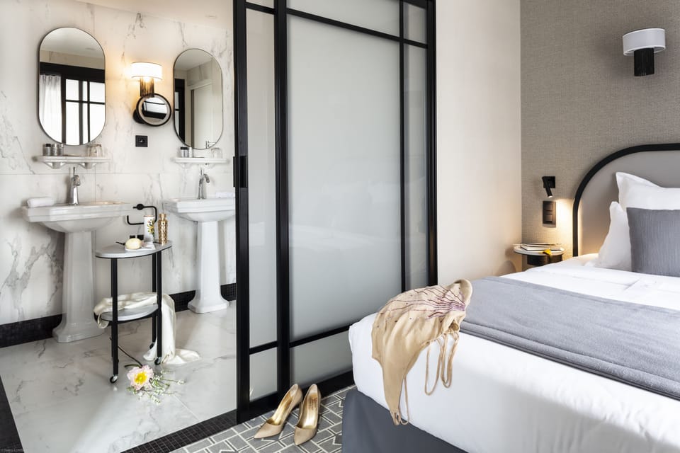 Junior Suite | Minibar, in-room safe, desk, blackout drapes