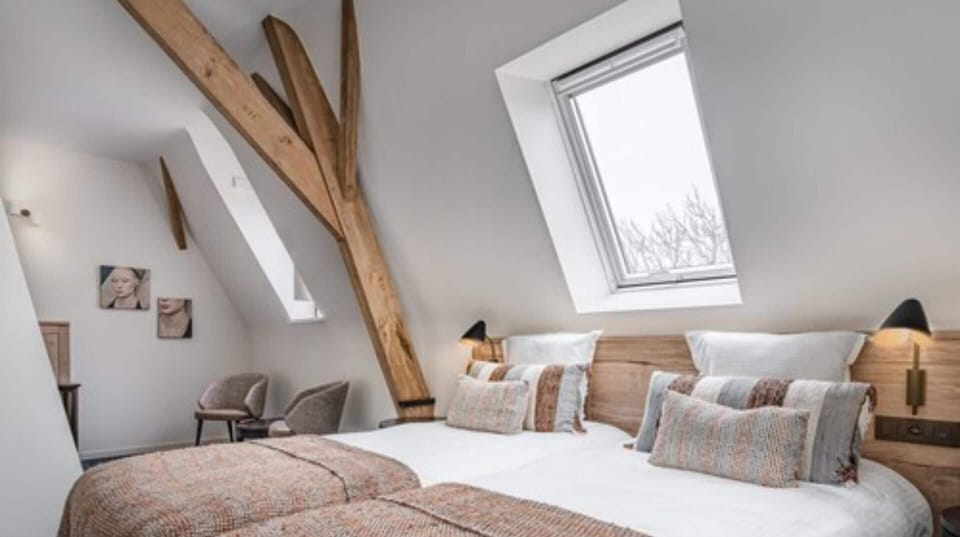 Deluxe Double or Twin Room | Desk, blackout drapes, soundproofing, iron/ironing board