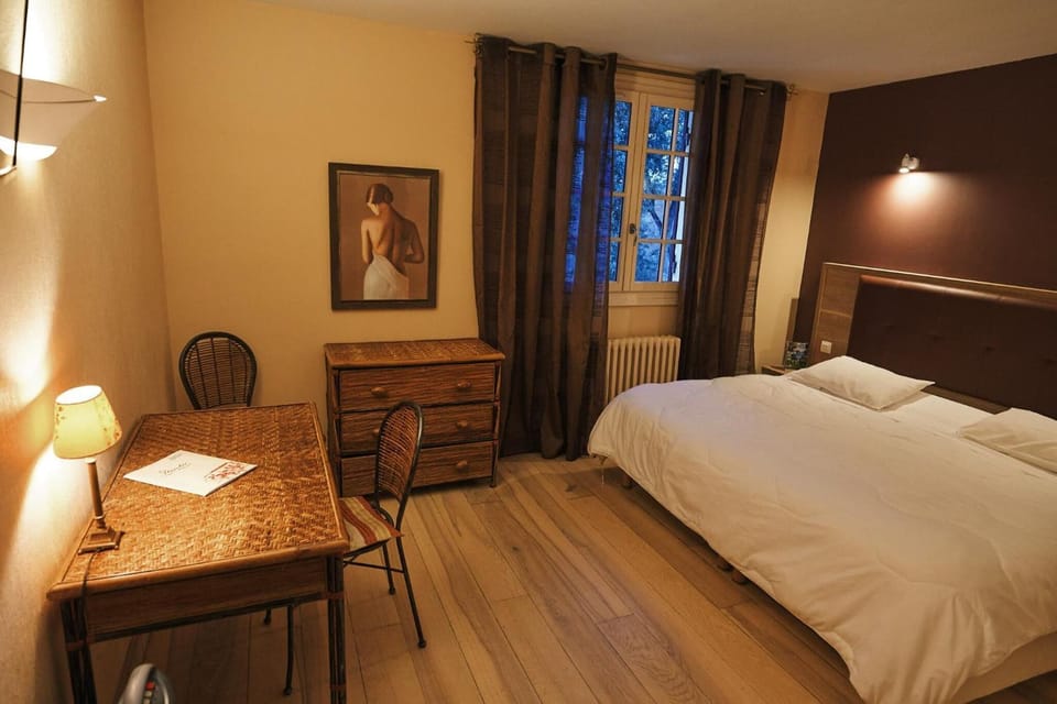 Premium bedding, in-room safe, soundproofing, iron/ironing board