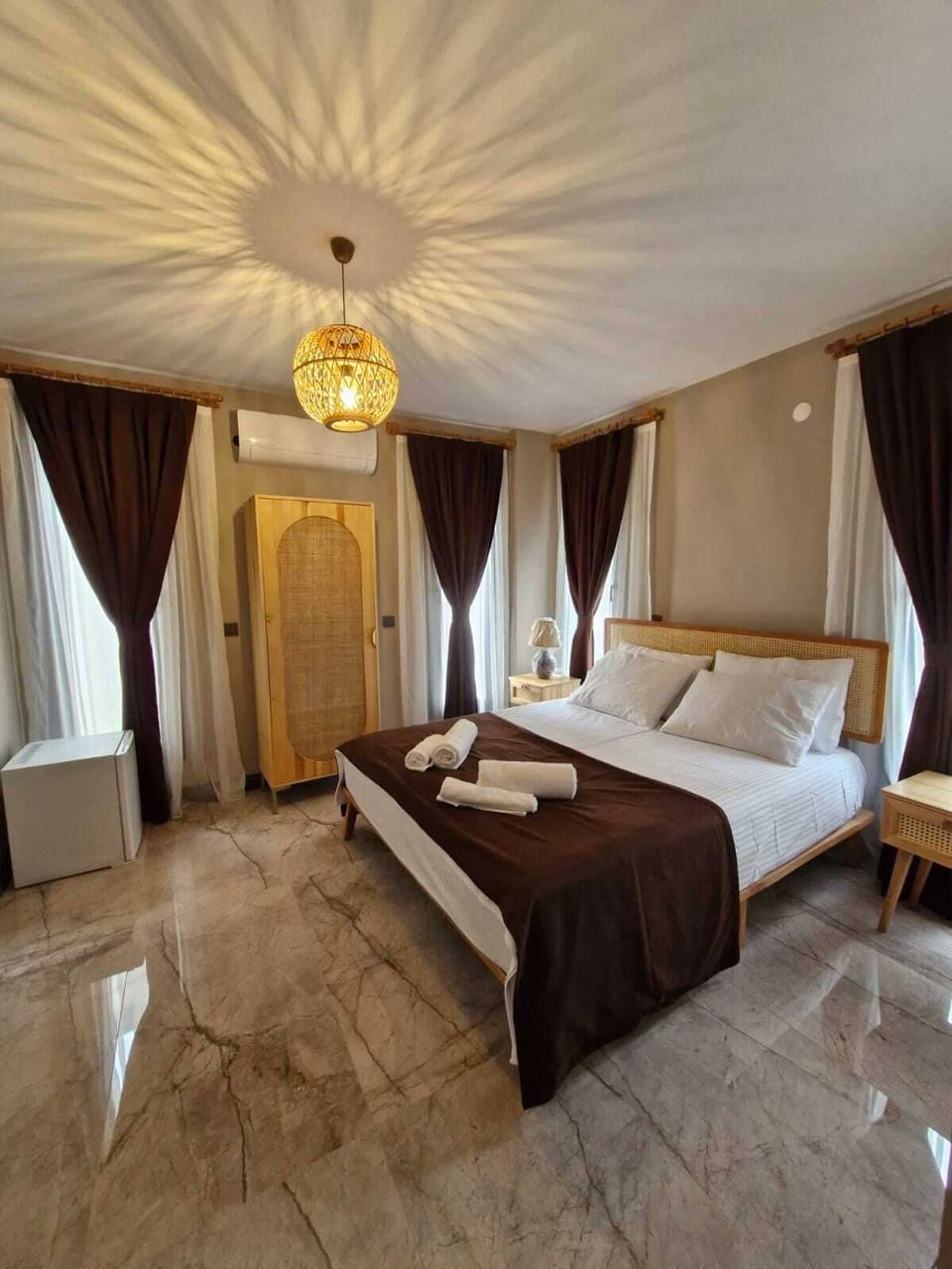 Sakiz Oda ( Standart Room with Street View ) | Egyptian cotton sheets, premium bedding, minibar (free items)