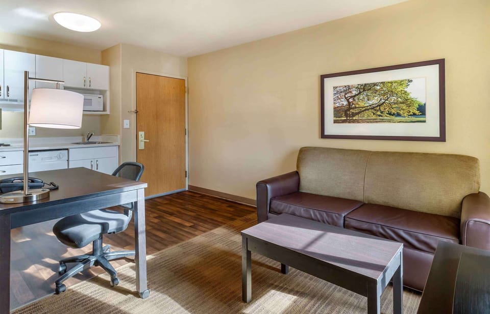 Deluxe Studio, 1 King Bed with Sofa bed, Non Smoking | Desk, iron/ironing board, WiFi (free), alarm clocks