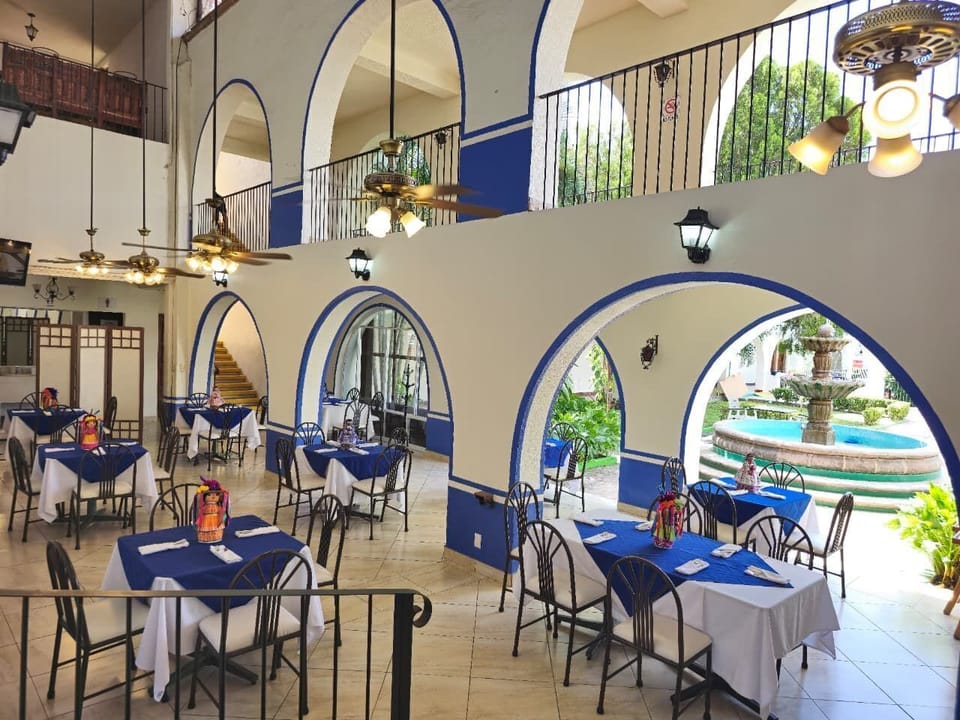 Breakfast, lunch and dinner served