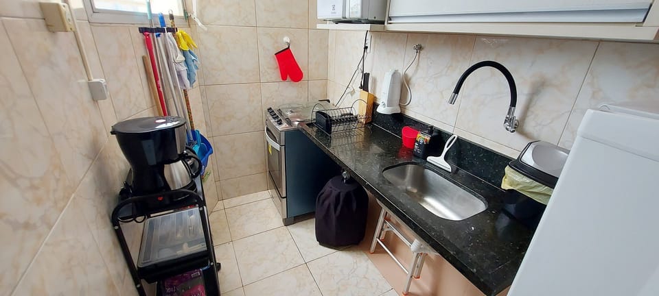 Basic Apartment | Private kitchen | Fridge, microwave, oven, coffee/tea maker