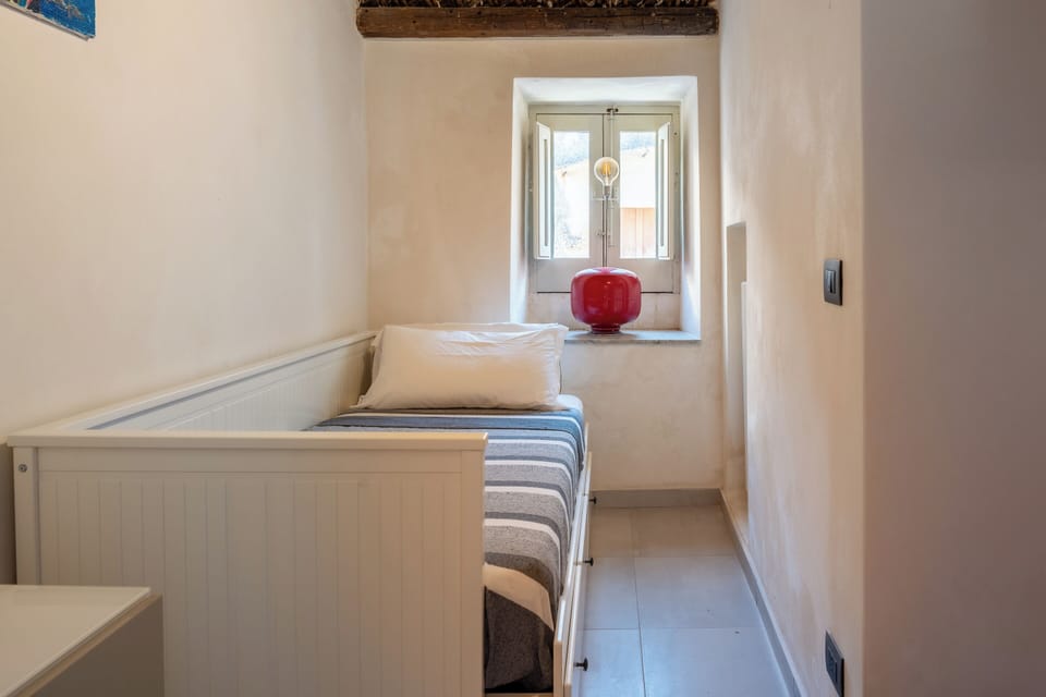 Comfort Apartment, 2 Bedrooms (Apartment) | Iron/ironing board, cribs/infant beds, free WiFi, bed sheets