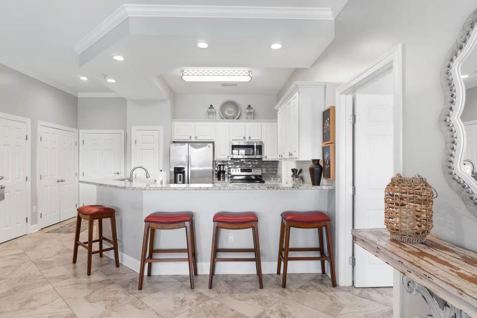 Condo, Multiple Beds (Pavilion Palms 203C) | Private kitchen | Oven, toaster