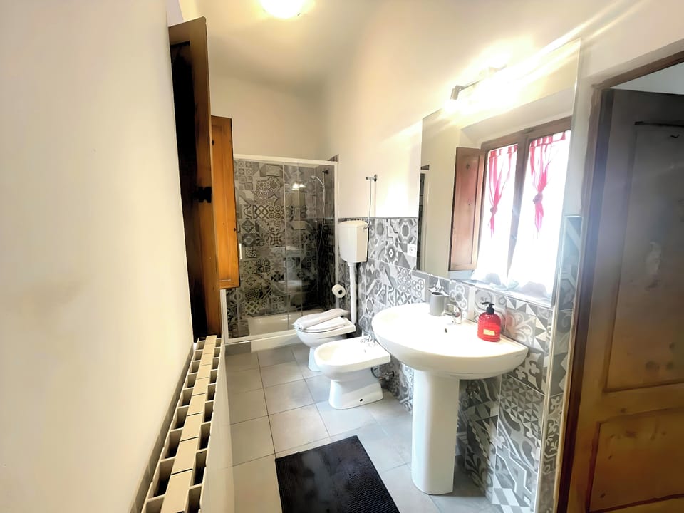Classic Double Room, City View | Bathroom | Bidet