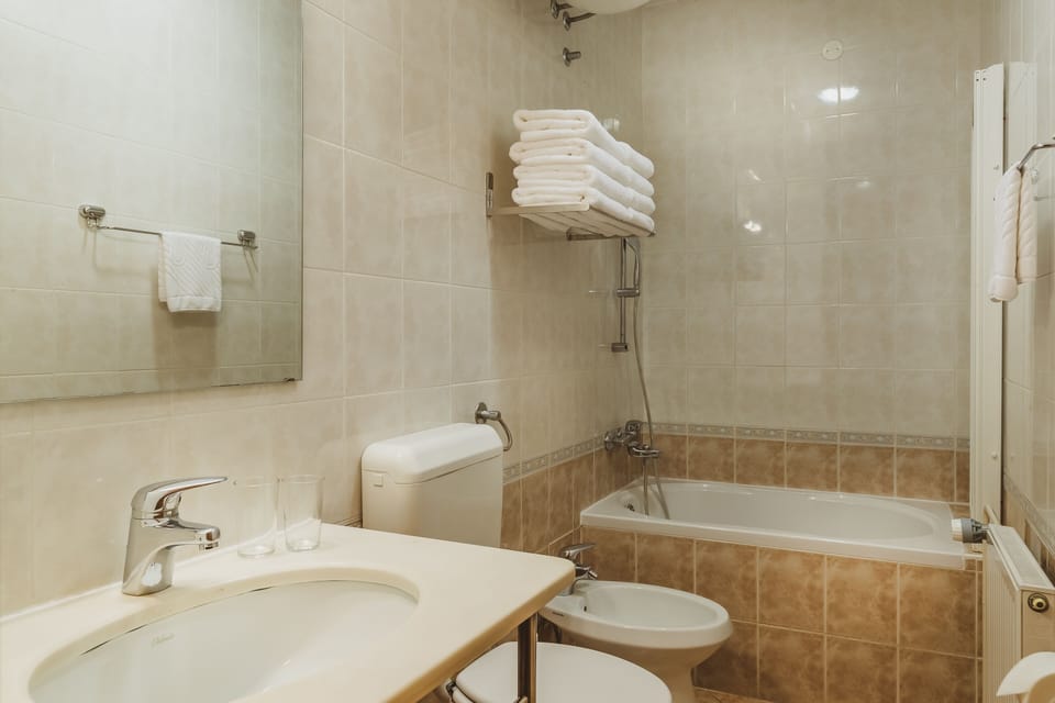 Apartment, 1 Bedroom, Balcony, Mountain View (Kitchen - 2  to 4 People) | Bathroom | Free toiletries, hair dryer, towels