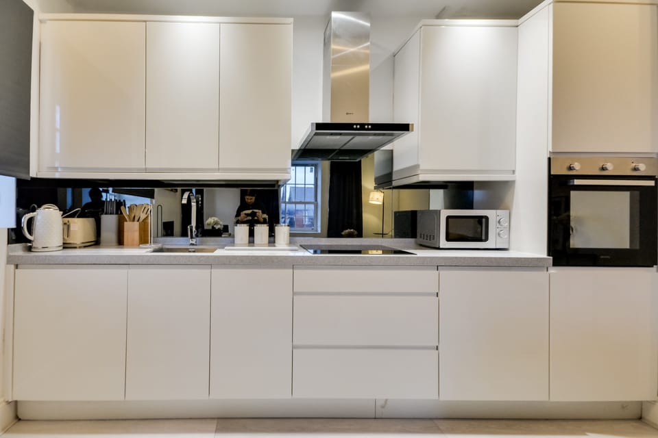 Apartment | Private kitchen | Fridge, microwave, oven, stovetop