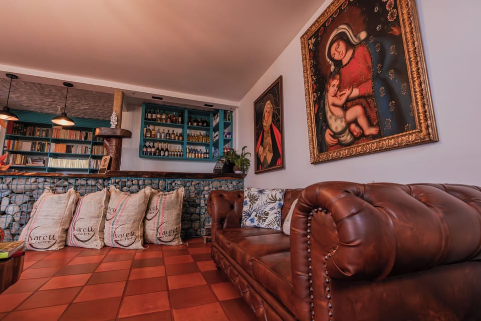 Lobby lounge
