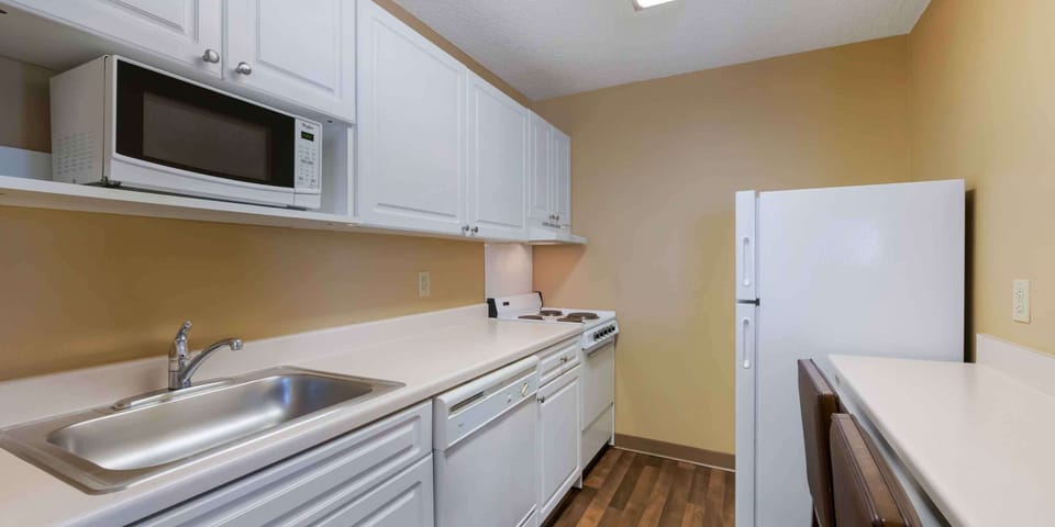 Deluxe Studio, 1 Queen Bed with Sofa bed, Non Smoking | Private kitchen | Full-size fridge, microwave, stovetop, dishwasher