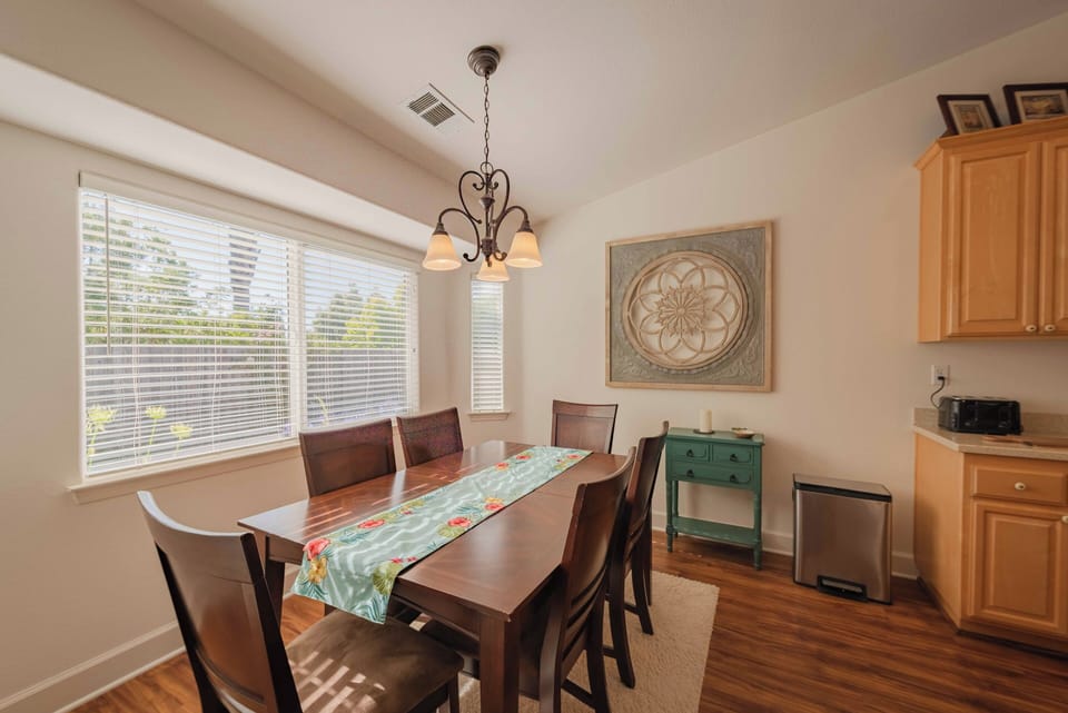 House, Multiple Beds, Patio, Garden View (Seabreeze Bungalow) | Dining
