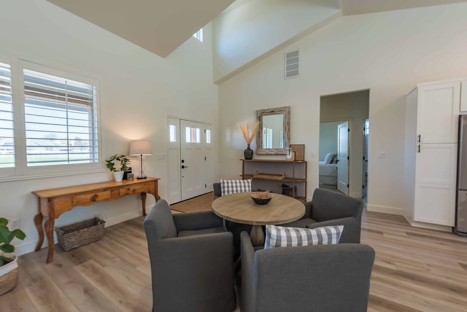 House, Multiple Beds, Pool Access, Pool View (Memory M'Acres) | Dining