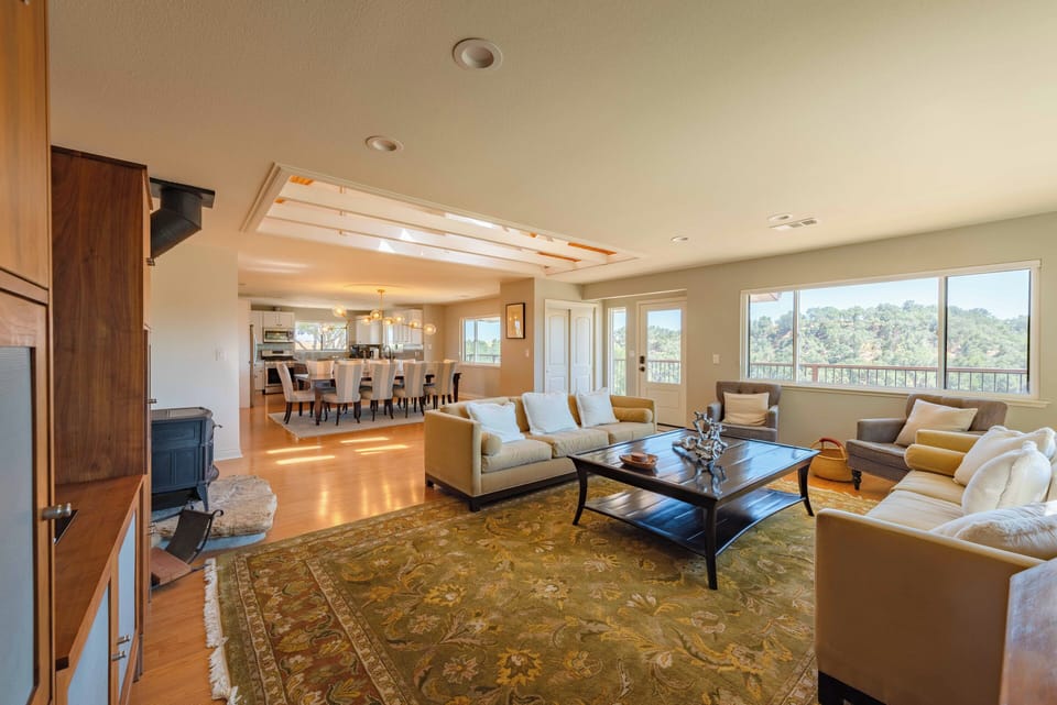 House, Multiple Beds, Fireplace (Heartview House) | Living area