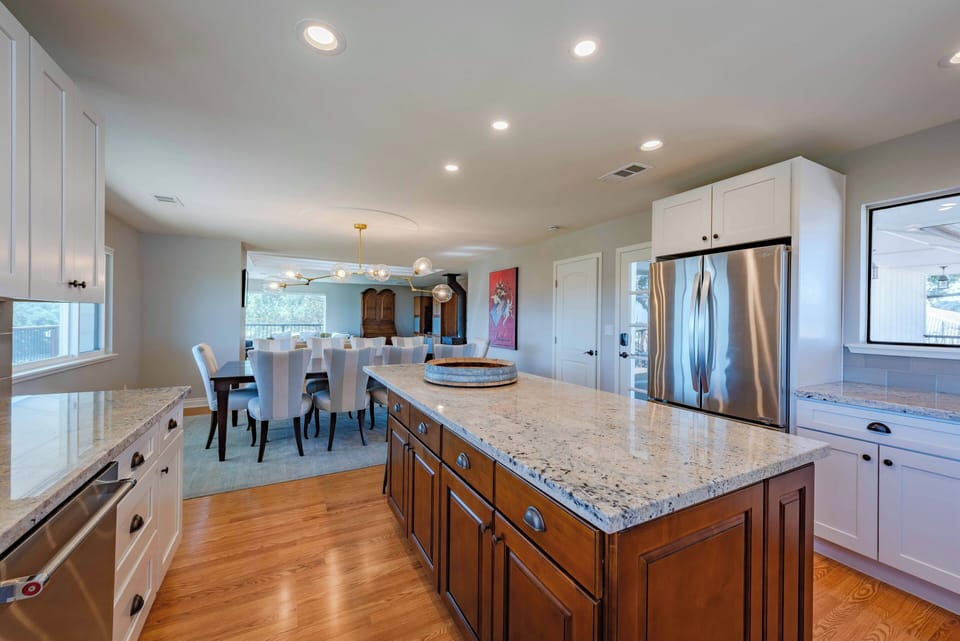 House, Multiple Beds, Fireplace (Heartview House) | Dining