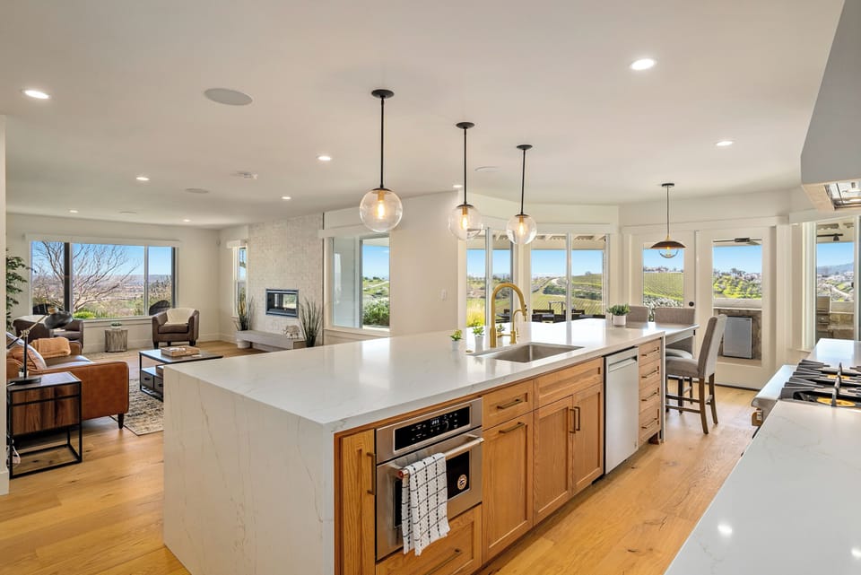 House, Multiple Beds, Pool Access, Pool View (Mira Vista Manor) | Private kitchen