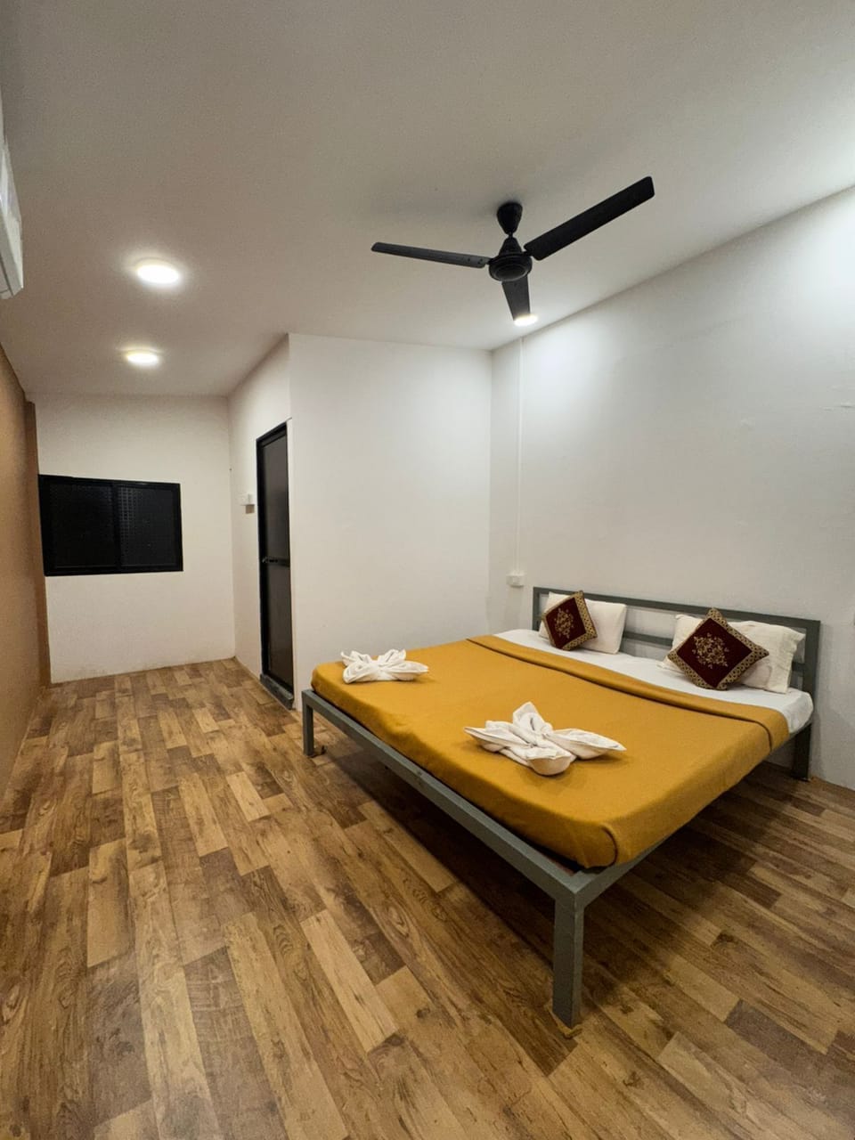 Deluxe Room, Pool View | Free WiFi, bed sheets