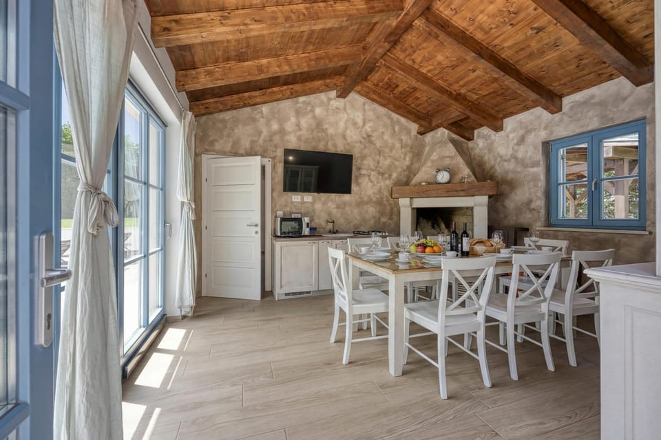 Family Villa, 4 Bedrooms, Fireplace (Villa Milo Mali Vareski with Pool) | Dining