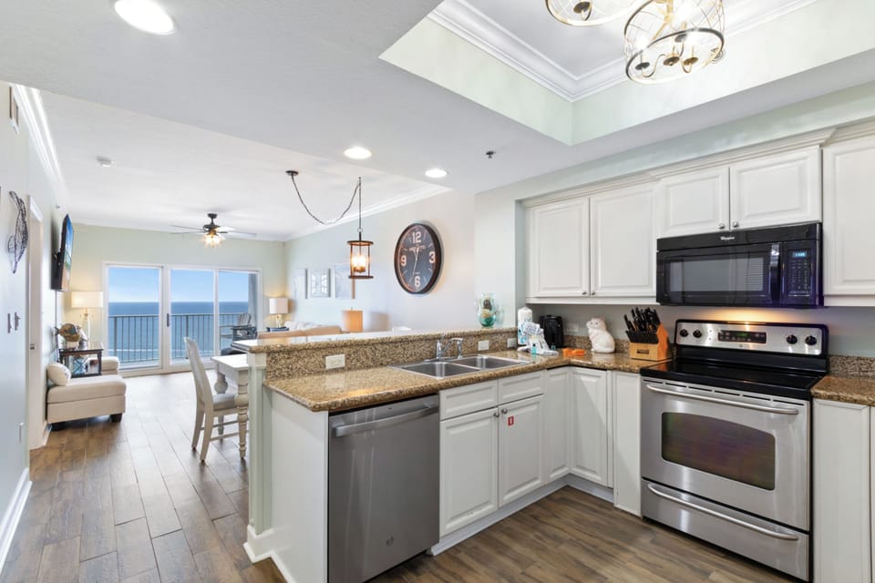 Signature Condo, 3 Bedrooms, Balcony, Beach View | Private kitchen | Fridge, microwave, oven, stovetop