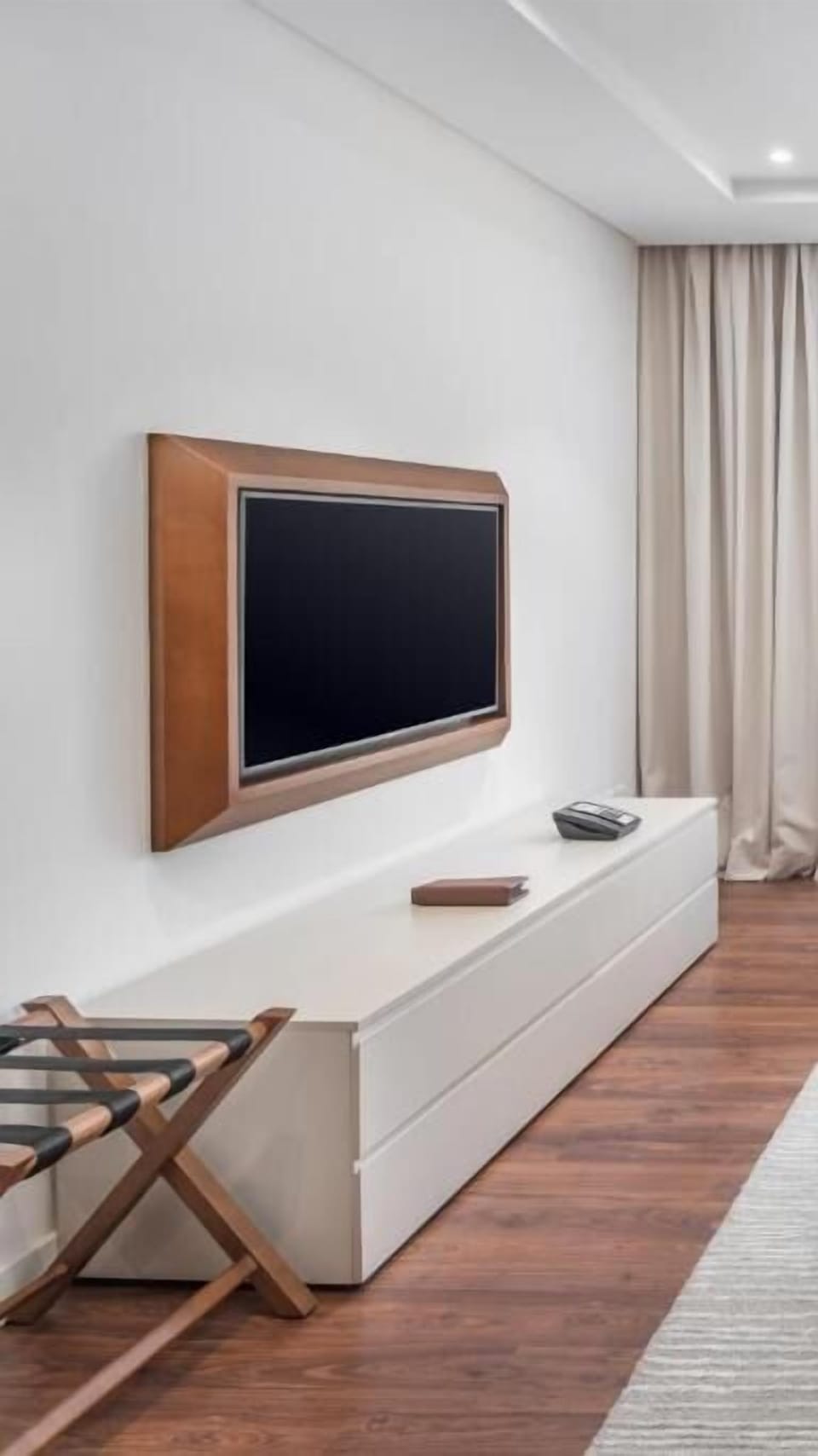 Family Room | Minibar, in-room safe, desk, laptop workspace