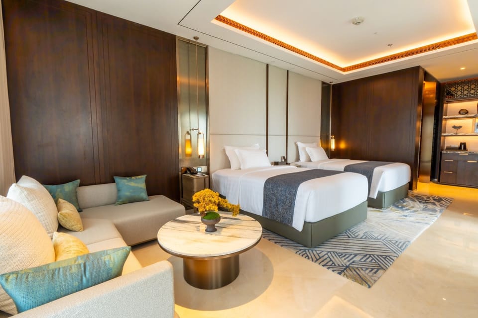 Executive Twin | Minibar (some free items), in-room safe, desk, blackout drapes