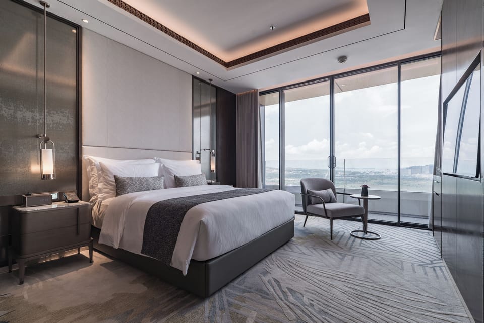 Premier King Balcony | Free minibar items, in-room safe, desk, blackout drapes