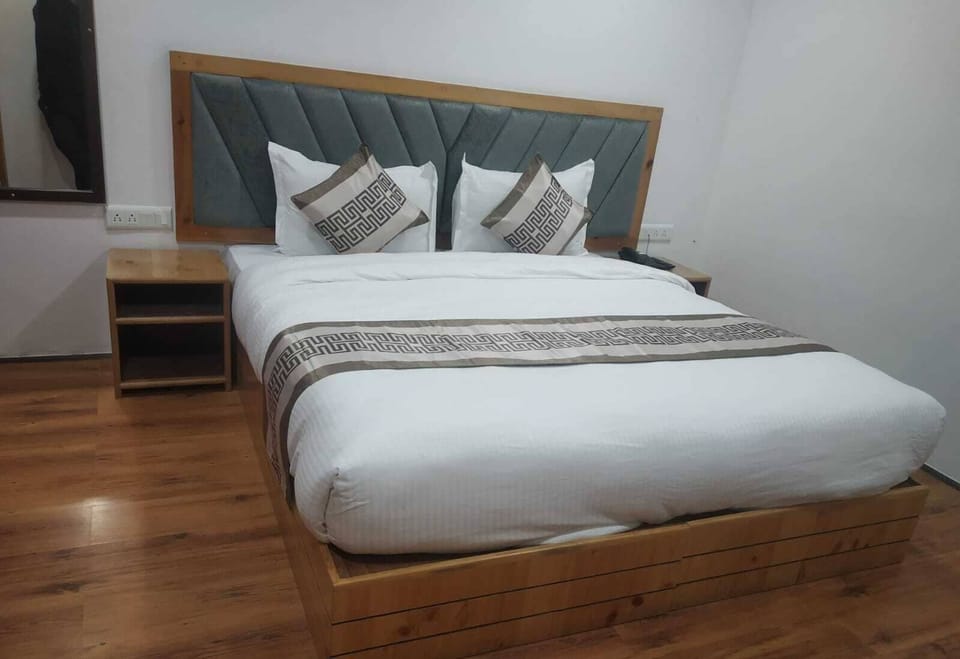 Deluxe Room | Desk, laptop workspace, WiFi (free)