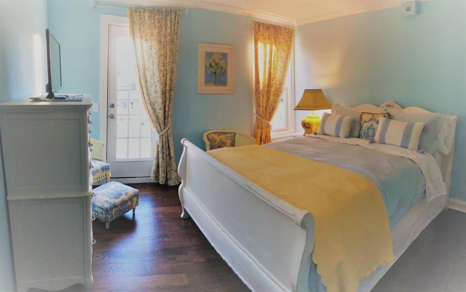 Room 18 | Premium bedding, individually decorated, individually furnished