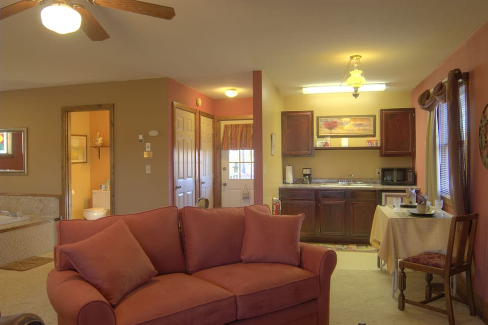Romantic Cottage, 1 King Bed, Non Smoking, Jetted Tub | Egyptian cotton sheets, premium bedding, down comforters
