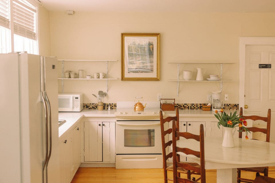 Premium Apartment, 1 King Bed, Kitchen | WiFi (free), individually decorated, individually furnished, bed sheets