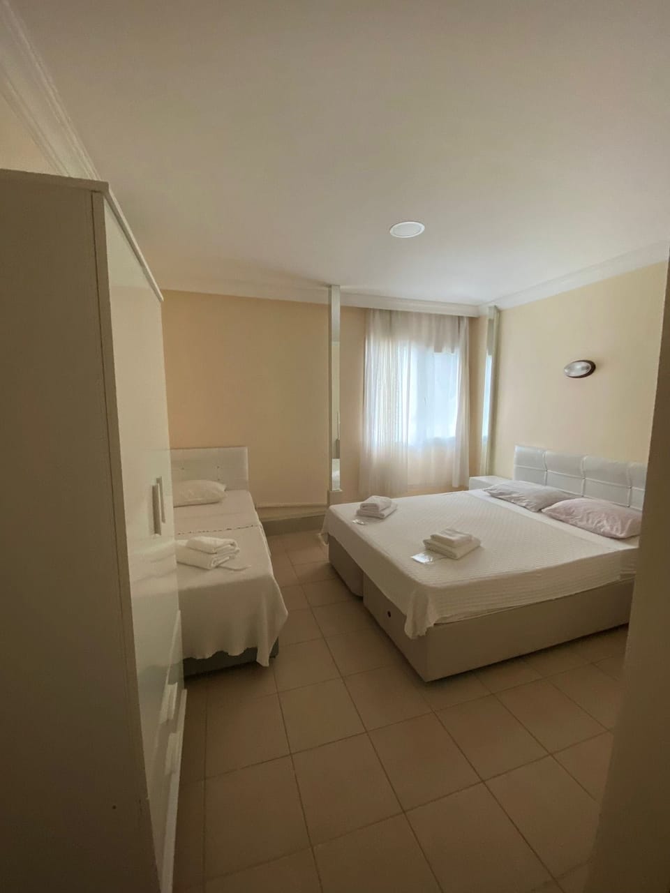 Basic Triple Room | Desk, laptop workspace, free WiFi