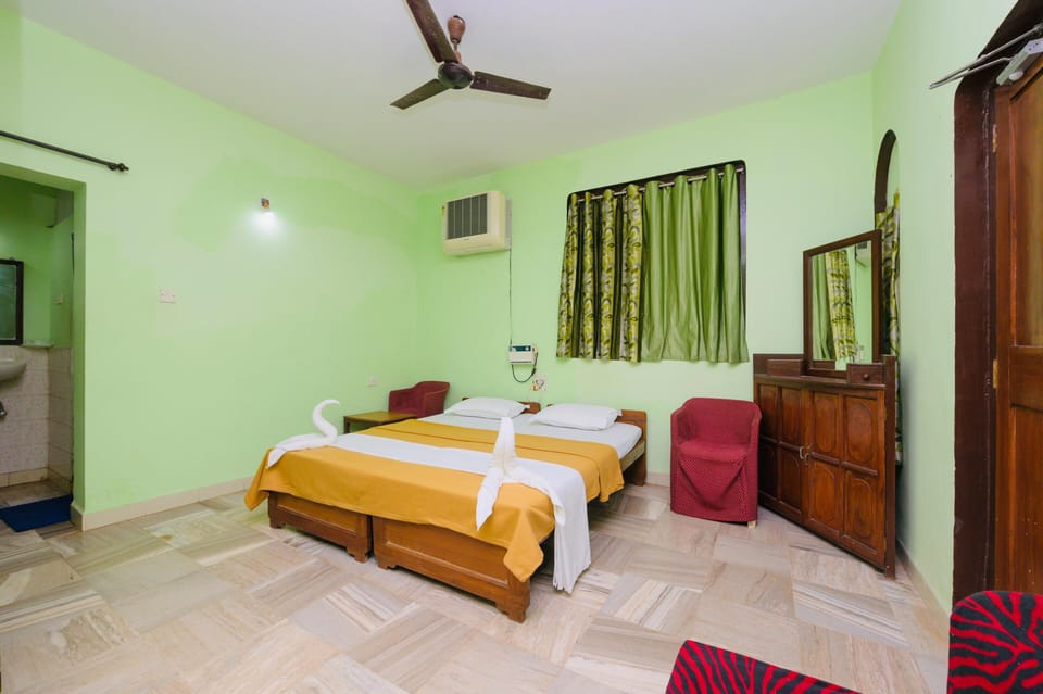 Deluxe Room | Premium bedding, pillowtop beds, desk, blackout drapes